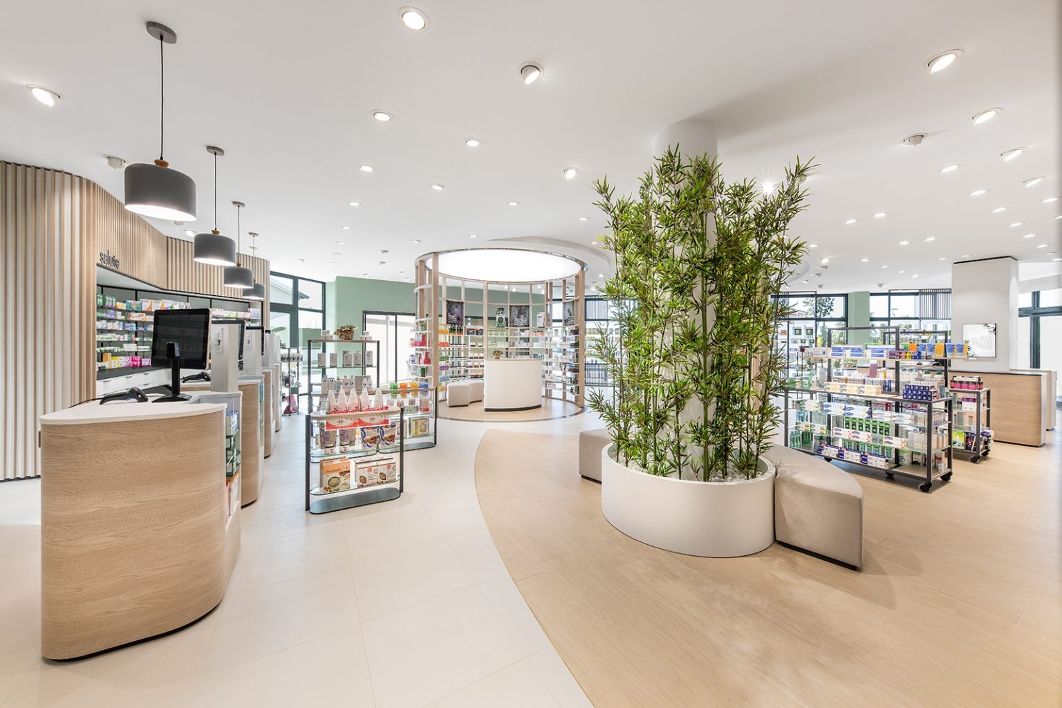 Shopping experience in Farmacia Essenza by Amlab